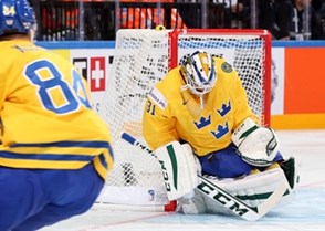 PRAGUE, CZECH REPUBLIC - MAY 3: Sweden's Anders Nilsson #31 goes down to make the save while Oscar Klefbom #84 looks on during preliminary round action at the 2015 IIHF Ice Hockey World Championship. (Photo by Andre Ringuette/HHOF-IIHF Images)


